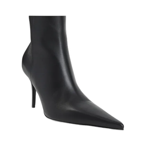 Pointed-Toe Boots