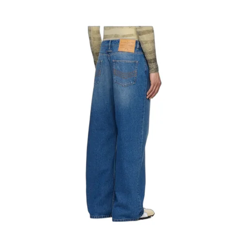 Button-Detail Jeans