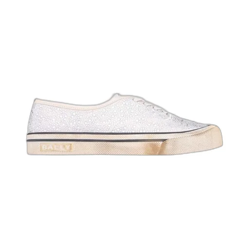 Lacing Low-Cut Skate Shoes