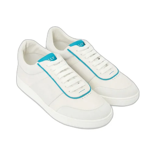 Wallys-00T Lace-Up Sneakers