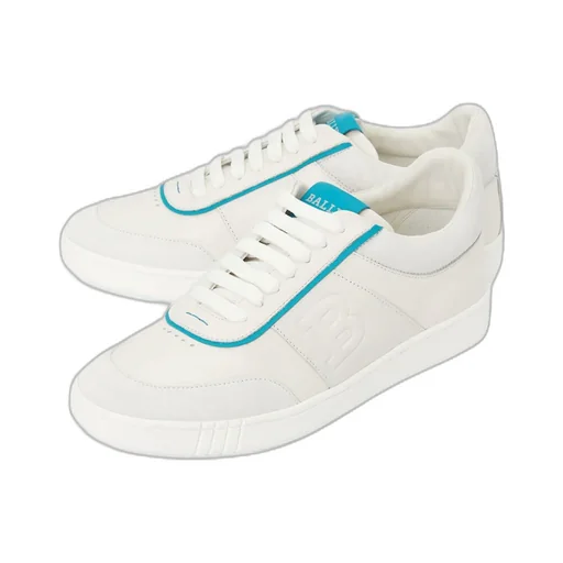 Wallys-00T Lace-Up Sneakers