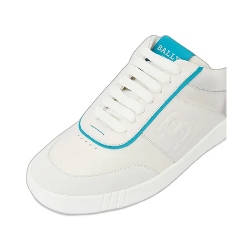 Wallys-00T Lace-Up Sneakers
