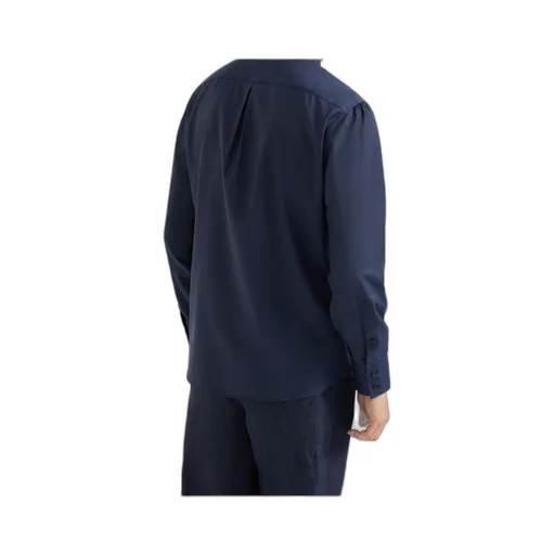 Long-Sleeved Buttoned Shirt