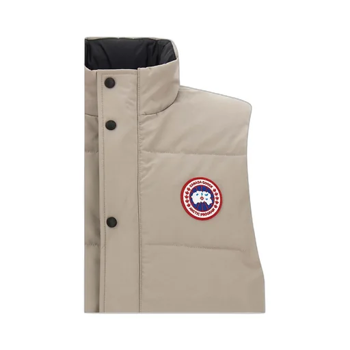 Clasp-Fastening Gilet