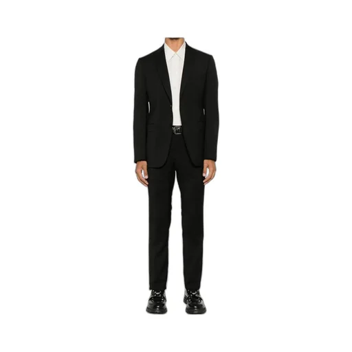 Long-Sleeved Suit