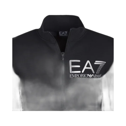 Logo Details Sports Suit