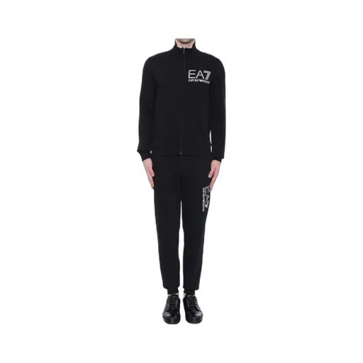 Logo Details Sports Suit