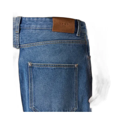 Wide-Leg Jeans