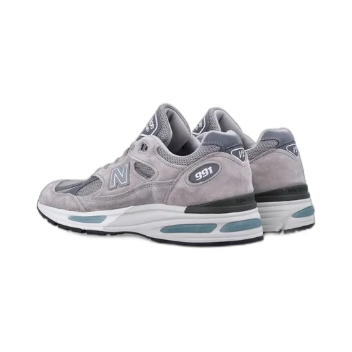 991V2 Lace-Up Sneakers