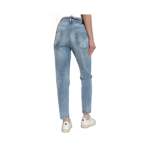Light Diagonale Wash Cool Girl Distressed Jeans