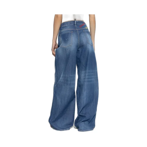 Summer Lovers Medium Wash Traveller Jeans