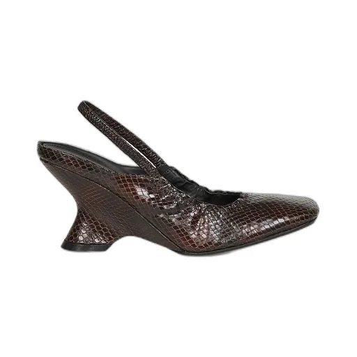 Pointed Toe Heeled Pumps