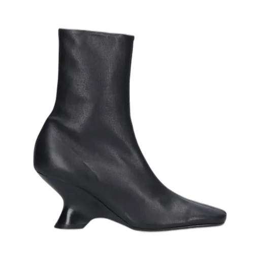 Zip-Up Pointed Toe Boots