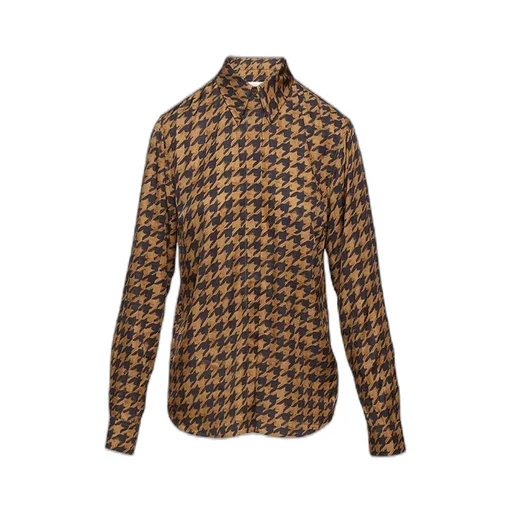 Chowy Curved Hem Shirt