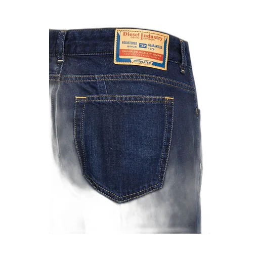 D-Akii L32 Flared Jeans