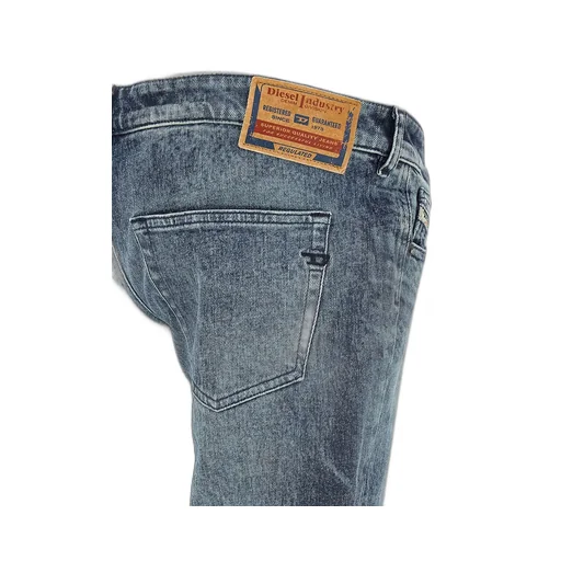 D-Waisty Low-Waisted Jeans