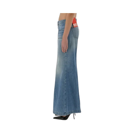 D-Akii Flared Jeans