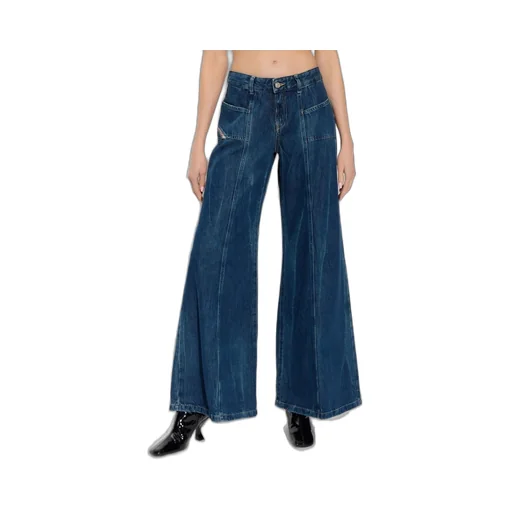 D-Akii Flare Jeans