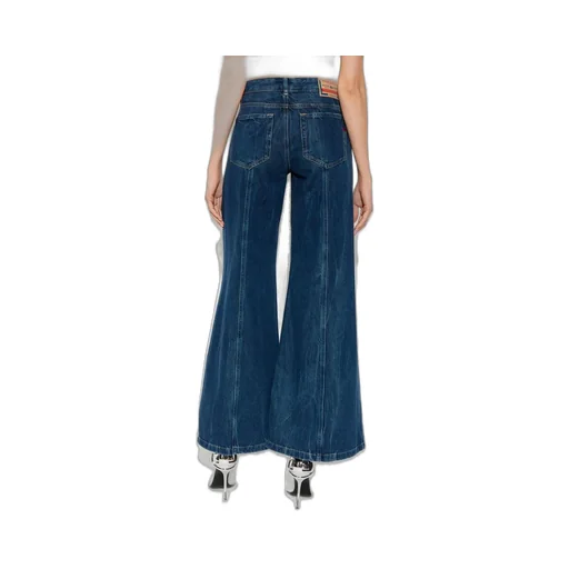 D-Akii Flare Jeans