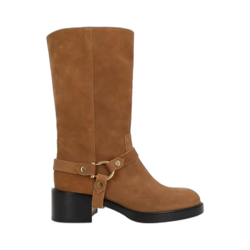Round-Toe Boots