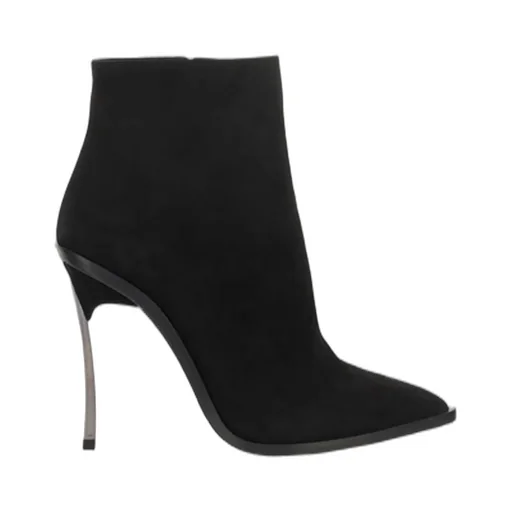 Pointed-Toe Zipped Boots