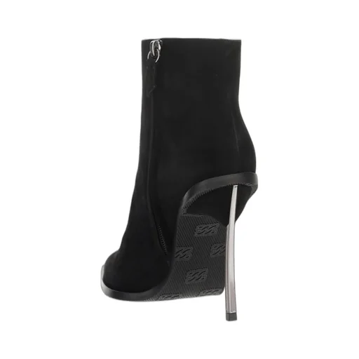 Pointed-Toe Zipped Boots