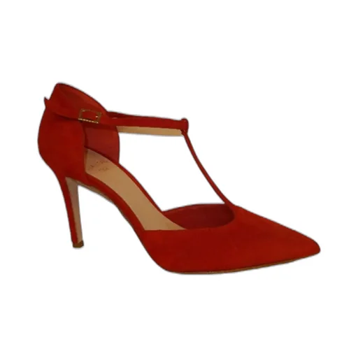 Pointed Toe Heeled Pumps
