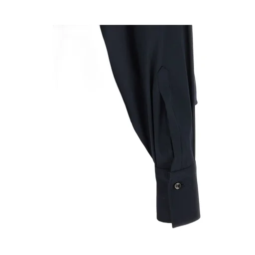 Long-Sleeved Buttoned Shirt