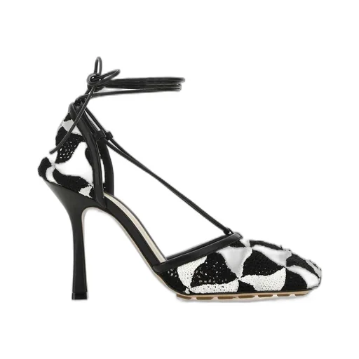 Hand-Crocheted Wavy Triangle Stretched Sandals