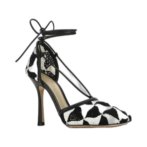Hand-Crocheted Wavy Triangle Stretched Sandals