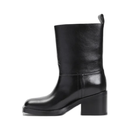 Round-Toe Heeled Boots