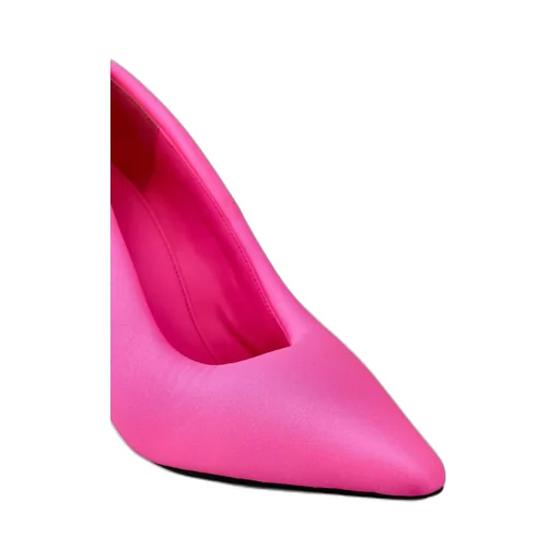 Xl Pointed-Toe Pumps