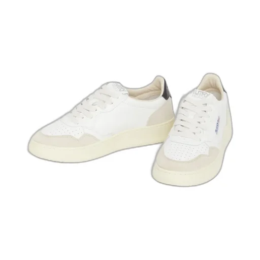 Medalist Low-Top Sneakers