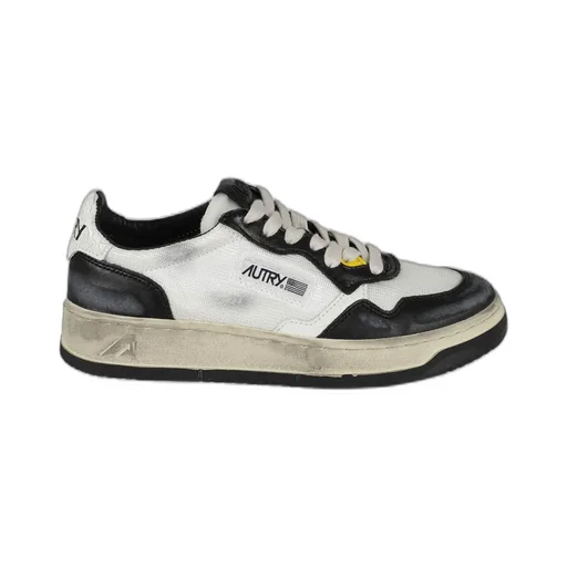 Medalist Super Vintage Lace-Up Sneakers