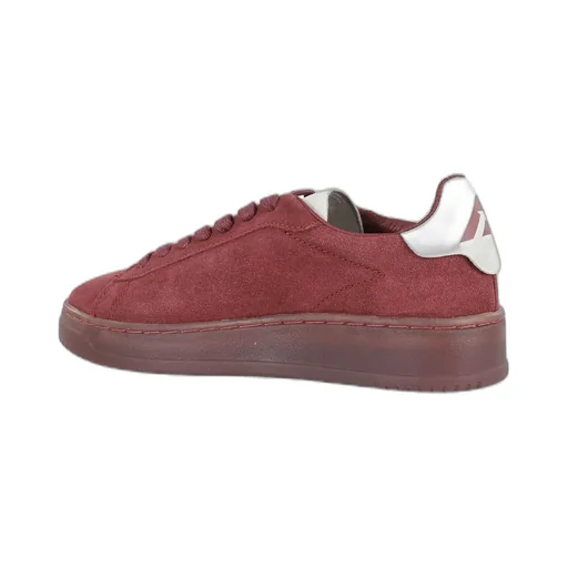 Medalist Low-Top Sneakers