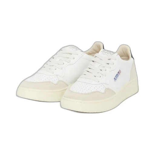 Medalist Low-Top Sneakers