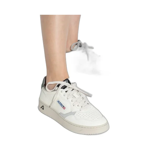 Medalist Low Sneakers