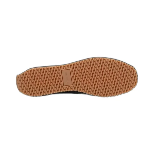 Daze Runner Round Toe Lace-Up Sneakers