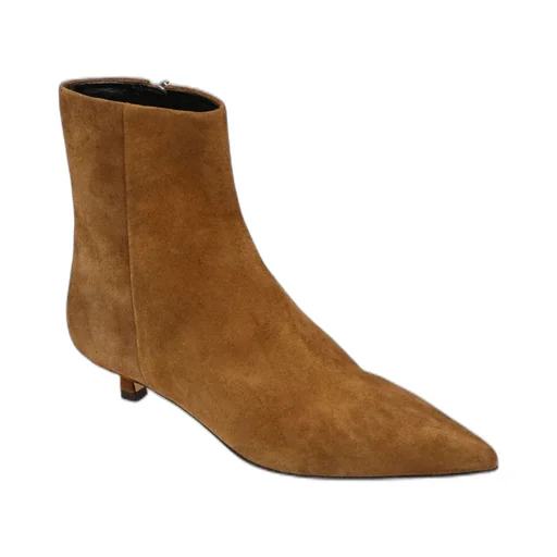 Pointed-Toe Zipped Boots