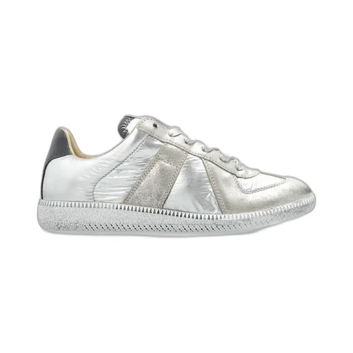 Low-Up Sneakers