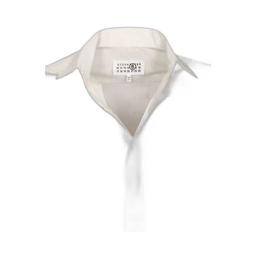Long-Sleeved Buttoned Shirt