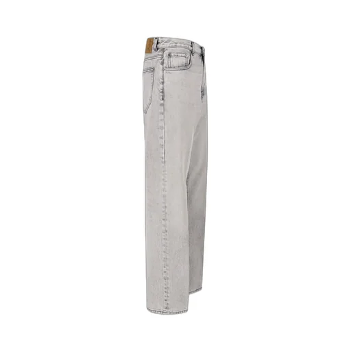 Wide-Leg Jeans