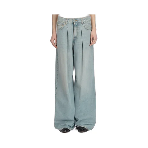 Wide-Leg Pleated Jeans