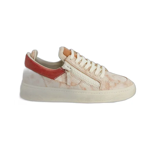 Low-Top Sneaker