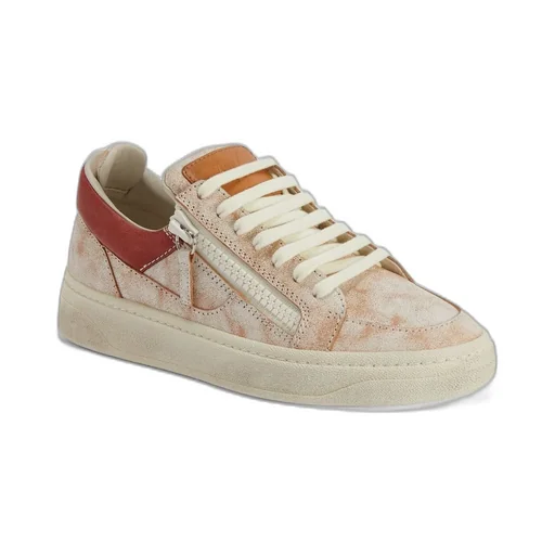 Low-Top Sneaker