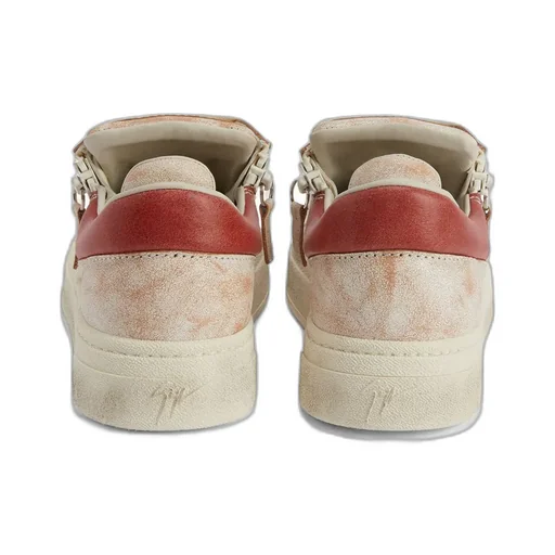 Low-Top Sneaker