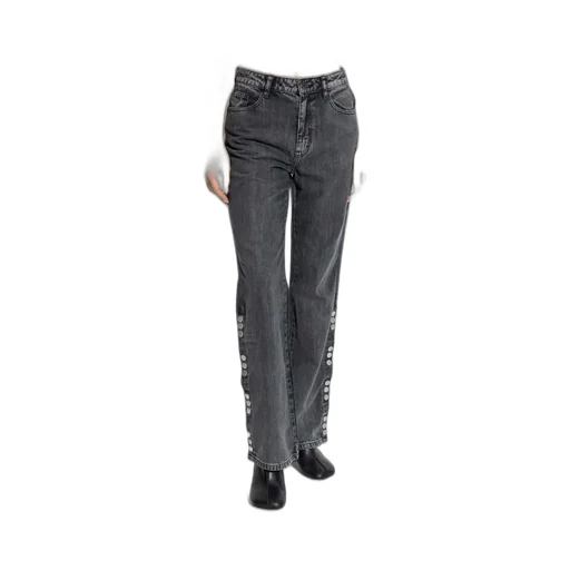 Jeans With Snap Button Closure