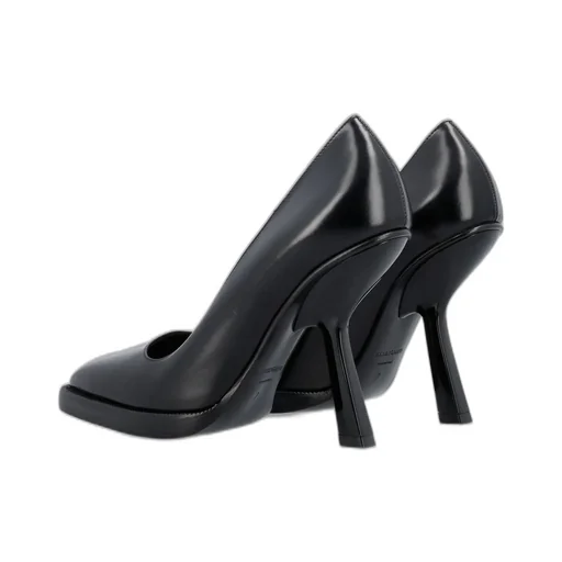 Pointed-Toe Pumps With Sculpted Heel