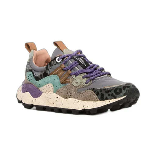 Low-Top Sneaker
