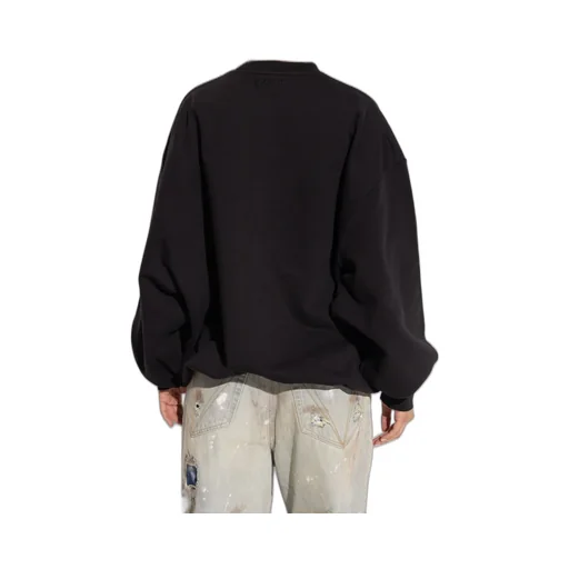 Sweatshirt With Apple Graphic